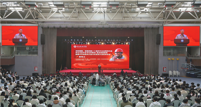 【蓝睛】全国道德模范、“当代雷锋”郭明义走进开元集团网站 