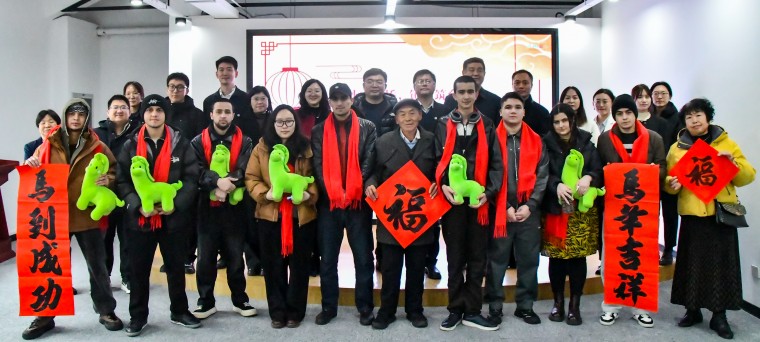 【人民网】青岛西海岸新区：外事搭桥，镇街筑台！国际学生体验新春民俗活动