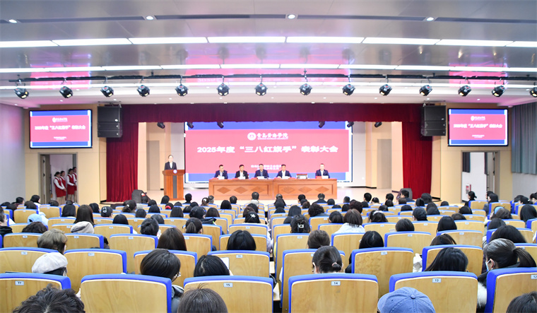 芳华映黄海，致敬每一位发光的“她”