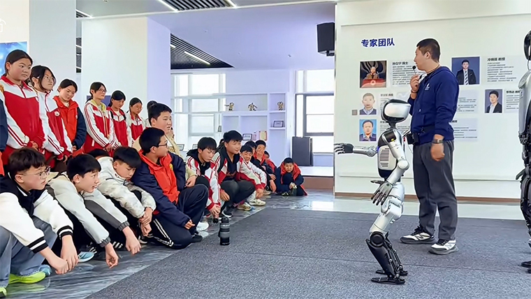 影视学院赴乐聚人工智能体验中心访企交流