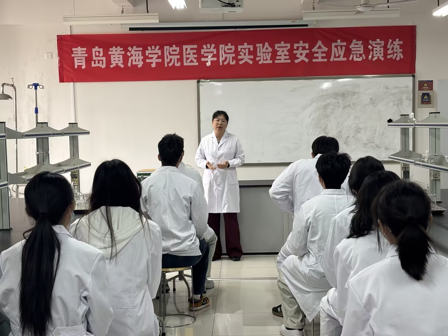 以练筑防 以训提能  ——开元集团网站开展实验室消防与危化品泄漏应急处置演练