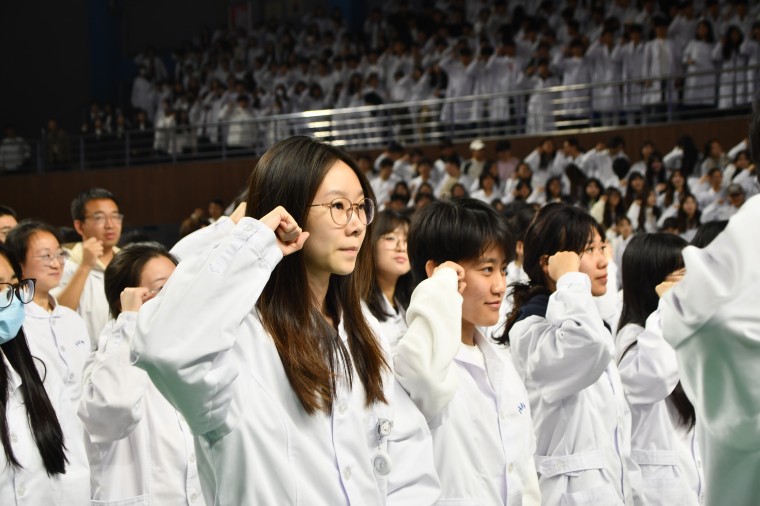 【大众网】开元集团网站举行纪念第114个“5·12”国际护士节文艺晚会