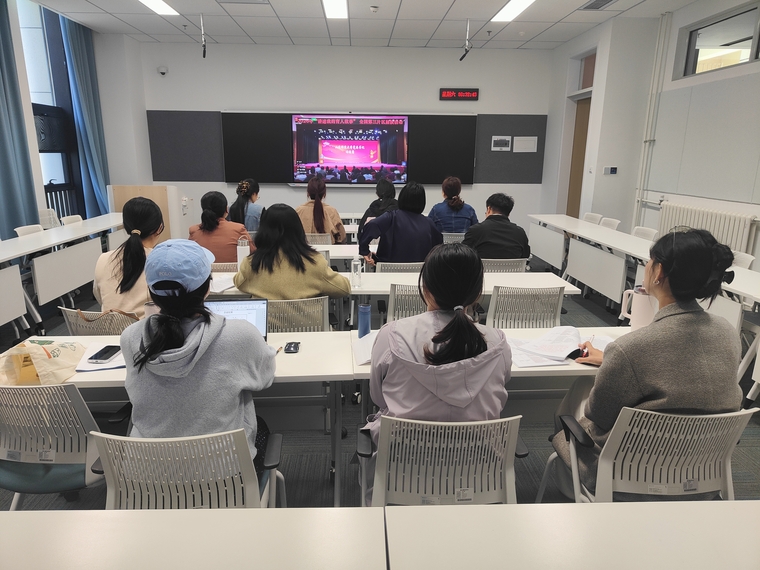 惠灵顿学院全体教职工集中观看 “讲述我的育人故事” 主题活动展演