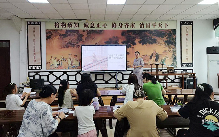 语言文化学院开展非遗宋锦主题实践活动