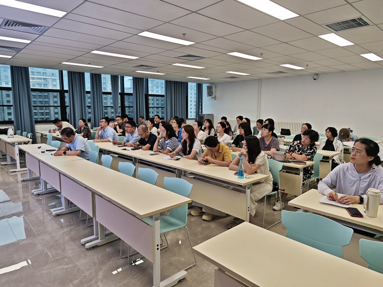 智慧城市工程学院举办2026劳模进校园暨第四期名师讲堂