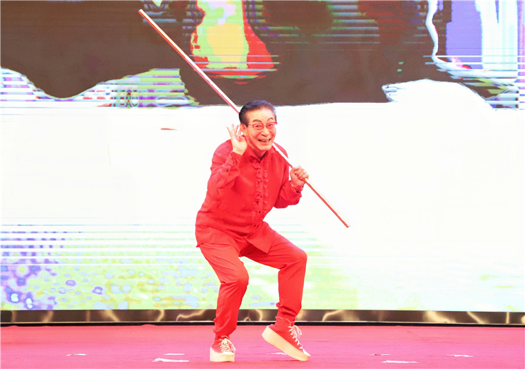 “美猴王”现身黄海，畅谈人生“取经路”
